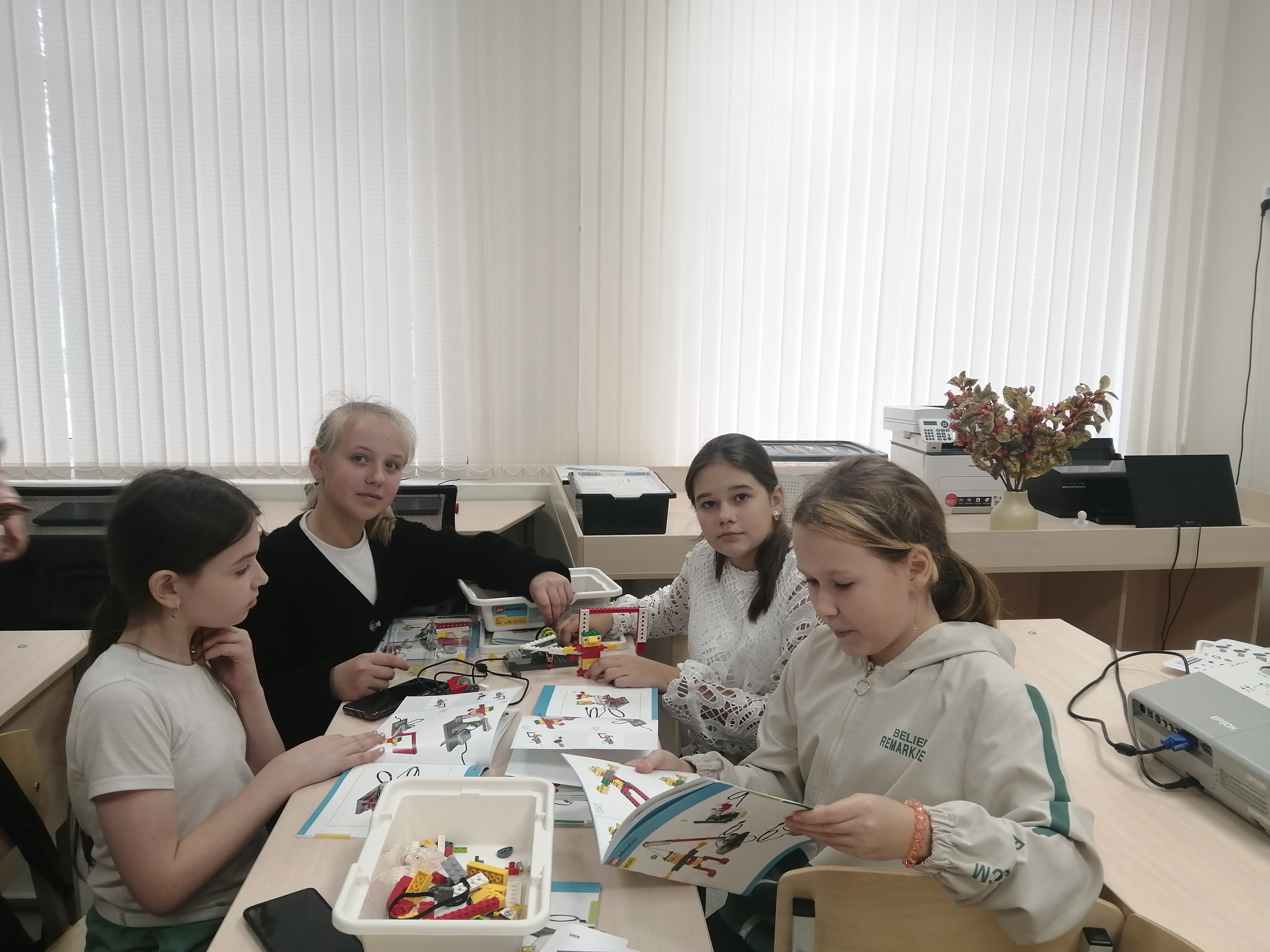 Конструируем с помощью набора Lego Education WeDo